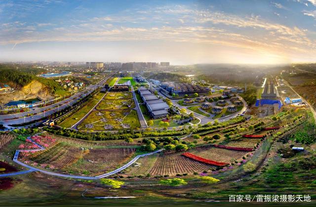 湘窖生态文化酿酒城春暖花开景美如画，恰是春游赏花观景好去处