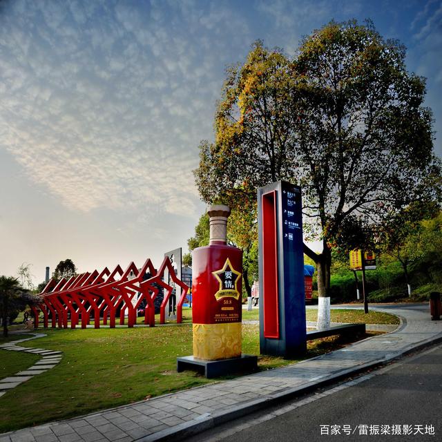 湘窖生态文化酿酒城春暖花开景美如画，恰是春游赏花观景好去处