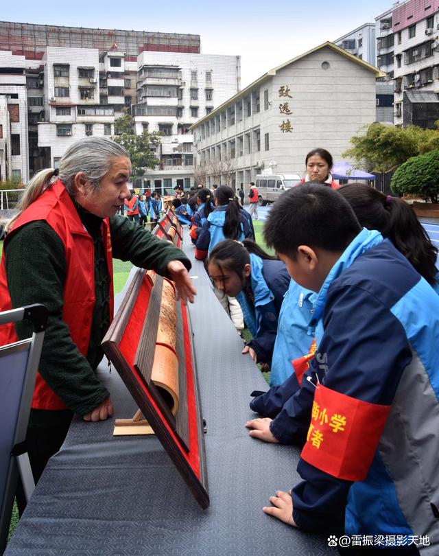 邵阳根雕：杨石生、刘完菊夫妇根雕非遗作品自成一派 独具特色