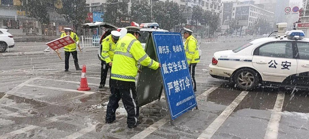 隆回交警全力以赴迎战冰雪保平安_邵阳头条网